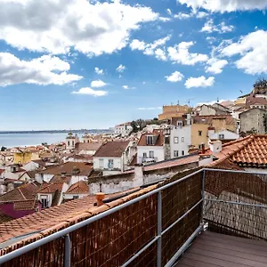 Apartment Alfama Terrace 360º - Private Terrace With Exceptional River View With A/c!, Lisbon